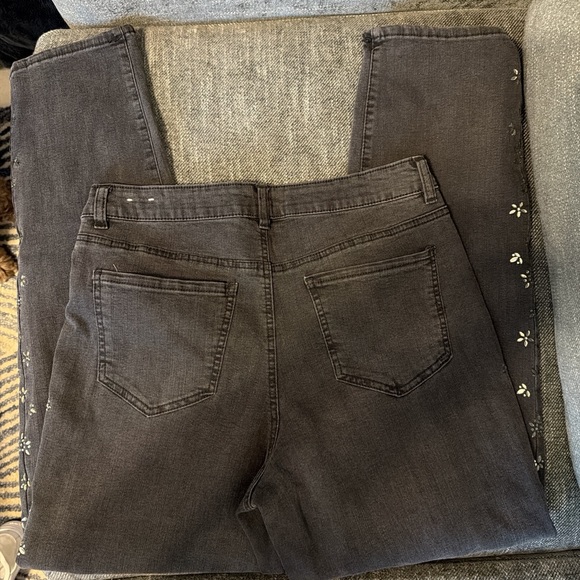 Camila Coelho Black/Gray High Rise Jeans with Crystal Floral Accents Size 12 - Picture 4 of 6